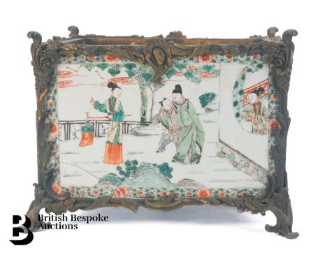 19th century Chinese famille verte jardinière / planter, Qing Dynasty, having four porcelain panels each painted with Chinese