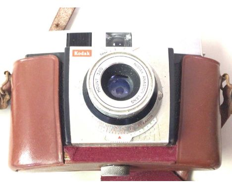 GROUP OF VINTAGE AND MINI DIGITAL CAMERAS, including Kodak, Minolta, Juji, Nikon and OlympusQty: 5