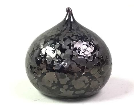COLLECTION OF GLASS WARE, MID / LATE 20TH CENTURY including paperweights, animal figures and further