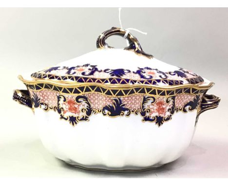 ROYAL CROWN DERBY PART DINNER SERVICE, including tureens, a large platter / ashet, plates, saucers and furtherthe platter - 4