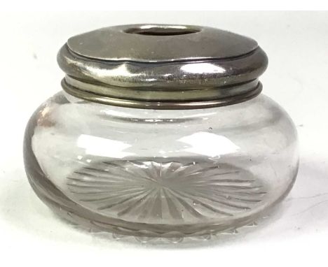 FOUR SILVER NAPKIN RINGS, AND FURTHER SILVER including four silver topped jars, a silver mounted comb, silver collard perfume