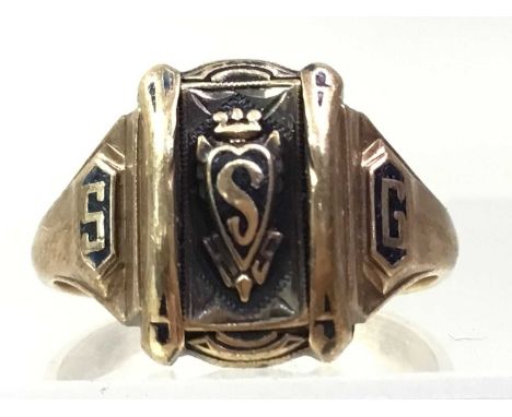 VINTAGE AMERICAN CLASS RING, in ten carat gold, modelled with the letters SHS and SGQty: 5.25g
