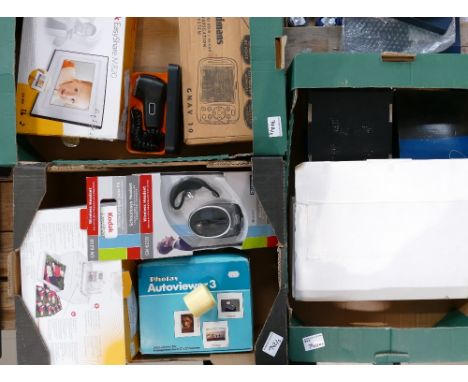 A mixed collection of electronic and similar items to include: Kodak digital photo frame, wireless phone systems, Kodak easy 