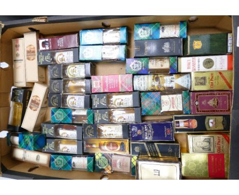 Boxed minitures to include: Signature vintage scotch whiskys, Singlton, Glendronach, Dunhill, Dimple, Grand old Parr, ect (38