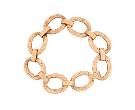 A 9ct yellow gold oval link bracelet, comprising connected oval links with bark texture, fastened by a conforming fold-over c