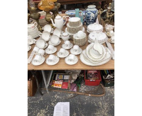 A wedgewood Colchester pattern dinner part service.