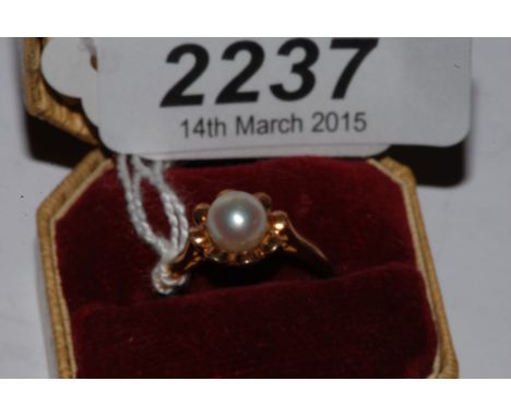 A 9ct Gold Ring set with simulated pearl