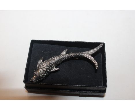 A vintage white metal leaping fish brooch, 16.5gms 