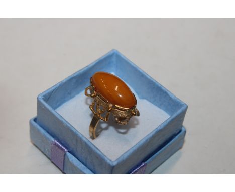 A vintage gilt and egg yolk / butterscotch amber ring, ring size L/M