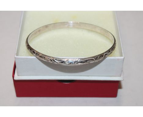 A Hallmarked Sterling silver full bangle, 18gms 