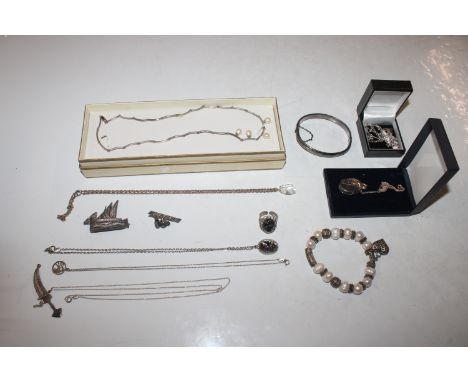 A box containing a silver snap bangle, various other 925 and white metal jewellery to include filigree work brooch in the for