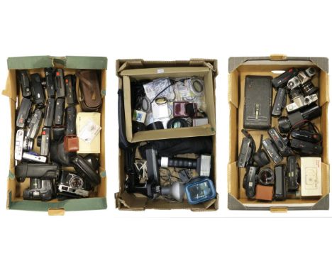 A quantity of 35mm film cameras, to include Canon, Petri, Hanimex, Edixa and Minolta examples, Auto Optomax 1:5.6 f=100-300mm