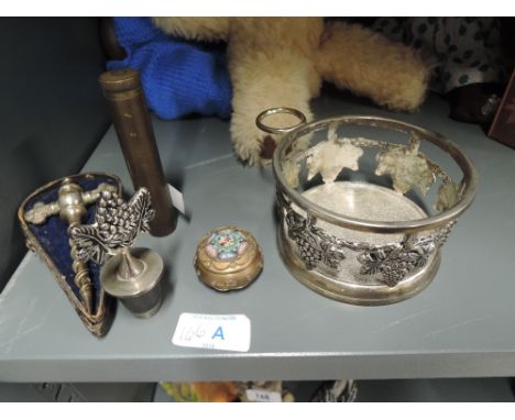 A selection of vintage trinkets and curios