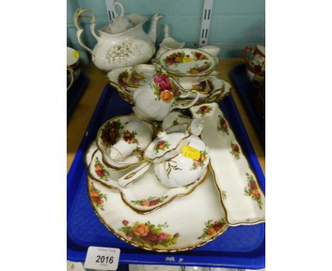 A quantity of Royal Albert teawares, trinket items, etc., to include Old Country Roses cream jug, salt and pepper shaker, tri