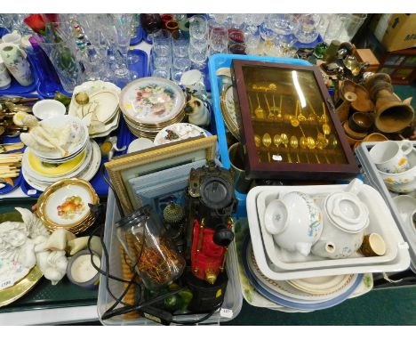 Decorative china and effects, to include various cabinet plates, cat figure, part tea wares, Bavarian part tea service, souve