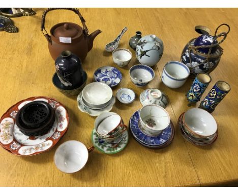 A quantity of Oriental items to inc 17th/18th century china, cloisonne, teapot etc