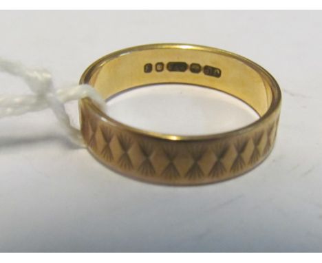 A 9ct gold band 2.2g size K