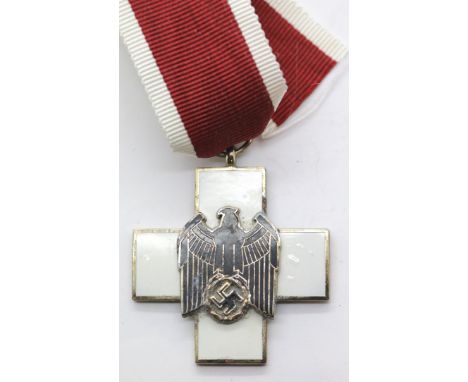 German WWII Red Cross award, boxed. P&amp;P Group 1 (£14+VAT for the first lot and £1+VAT for subsequent lots) 
