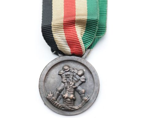 German WWII Afrika Italian/German medal. P&amp;P Group 1 (£14+VAT for the first lot and £1+VAT for subsequent lots) 