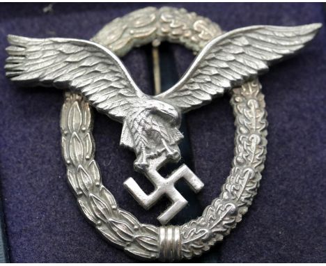 German WWII style Third Reich Luftwaffe Pilot's badge, in fitted box. P&amp;P Group 1 (£14+VAT for the first lot and £1+VAT f
