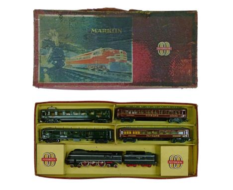 Model Railway - Marklin HO/OO Gauge - SK 800 (SK 800 N) train set, circa 1948 comprising: Black locomotive and tender, four c