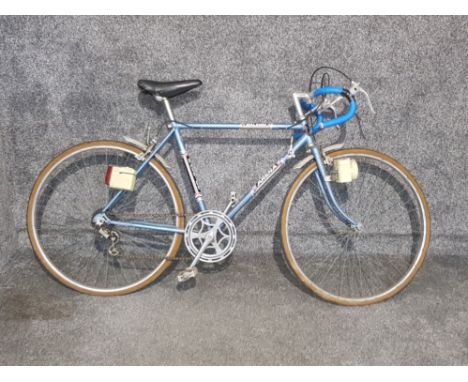 A vintage Raleigh Arena road bike.