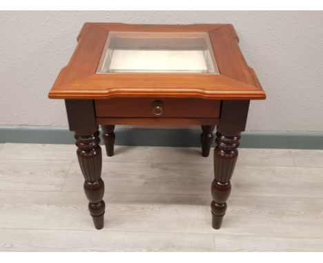 Mahogany empire style Louis Henri lamp table with glass display, 56x56x56cm