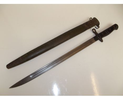 US Remington 1918 bayonet with scabbard, the ricasso marked with flaming grenade , length of blade 43cm