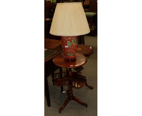 A reproduction mahogany revolving occasional table; together with a reproduction table lamp and shade (2)