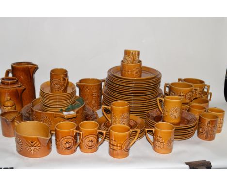 PORTMEIRION TOTEM KITCHEN WARES INCLUDING DINNER PLATES, SIDE PLATES, COFFEE MUGS, SMALL SERVING DISHES ETC