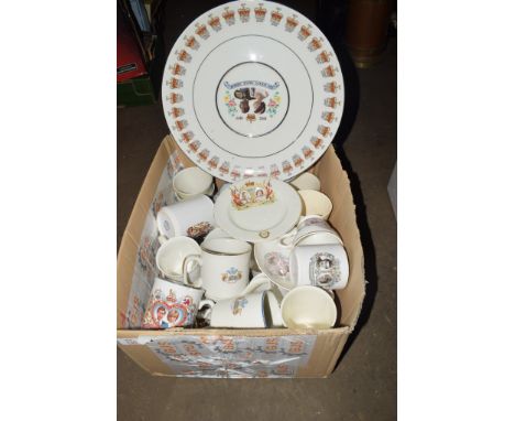 BOX CONTAINING CERAMIC MUGS