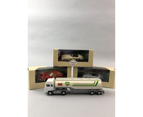 CORGI CLASSICS VINTAGE BUSES USA, in box, along with a collection of other Corgi model vehicles including scammel truck, Pors