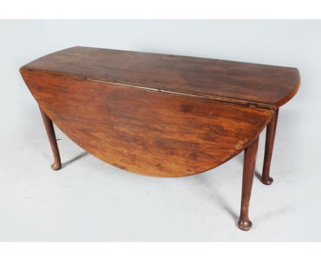 A LARGE GEORGE III MAHOGANY OVAL DROP FLAP, GATE LEG DINING TABLE on turned legs ending in pad feet. 5ft x 5ft.