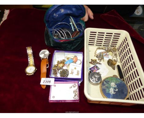A small quantity of costume jewellery including watches, brooches, Stratton compact, Parker pen, earring and necklace set, et