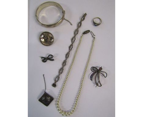 Collection of silver jewellery to include Excalibur sterling silver bangle (silver marks very worn), silver badge 'Through ar