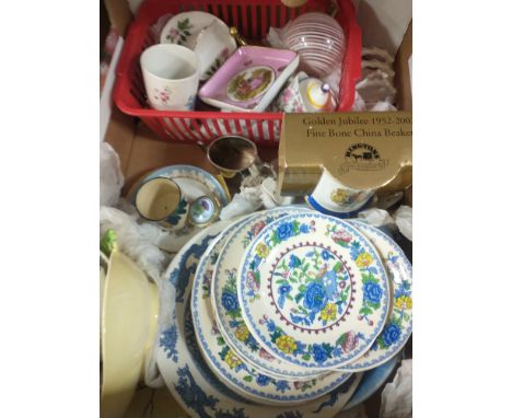 A mixed lot of mainly china to include a small ROBERT HERON beaker (5.5x5.5cm dia), a STAFFORDSHIRE ENAMELS pill box with thi