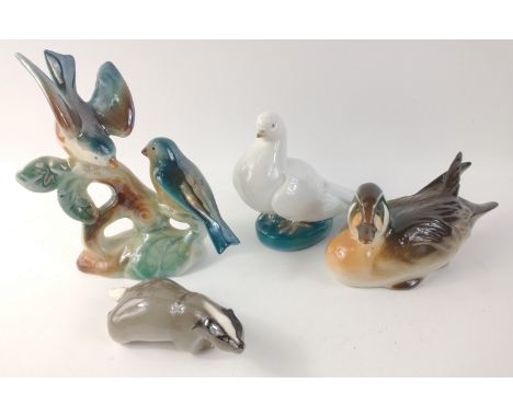 A decorative collection of ceramic ornaments to include a duck approx. L17cm, a white dove approx. L14cm x H13cm, a badger ap