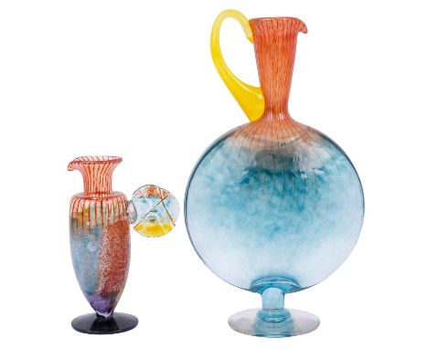 ENGMAN, KJELL, KOSTA BODA KARAFFENPAAR, transparentes, stark gefärbtes Glas, unter dem Stand jeweils mit geritzter Firmenbeze