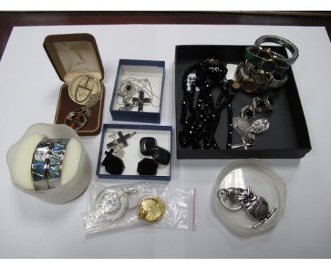 "925" and Other Pendants, clip earrings, black bead necklaces, cross pendants, enamel coin pendant, ladies wristwatches, etc.