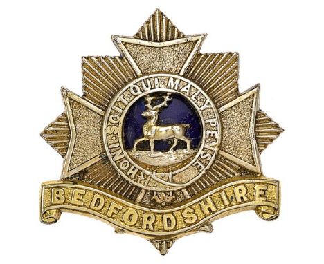 Bedfordshire Regiment Officer’s cap badge pre 1919.Good die-cast silver Maltese cross bearing Garter superimposed on an eight