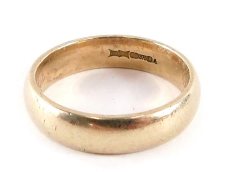 A 9ct gold wedding band, of plain design, ring size P½, 5.1g.