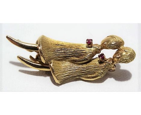 9ct tested gold Mid Century two stone ruby set brooch modelled as two girls, weight 11.2g approx