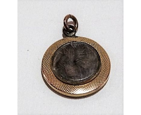 Gold engine turned circular fob with glazed hair panel, weight 2.6g approx