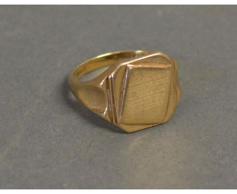 A 9ct. Yellow Gold Signet Ring, 6.9 gms 