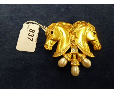 SIGNED VINTAGE ELIZABETH TAYLOR HEARTS IN TANDEM HORSE HEAD BROOCH