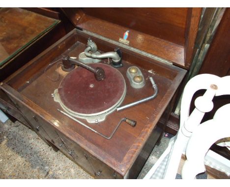DULCETTO GRAMOPHONE (SOLD AS A COLLECTORS/DISPLAY ITEM)