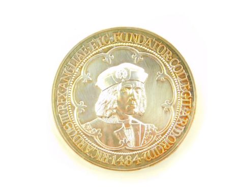 A Royal Mint silver plated Richard III quincentenary silver medal, for the College of Arms 1984, obverse bust portrait of Ric