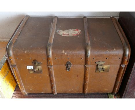 Vintage travelling trunk 