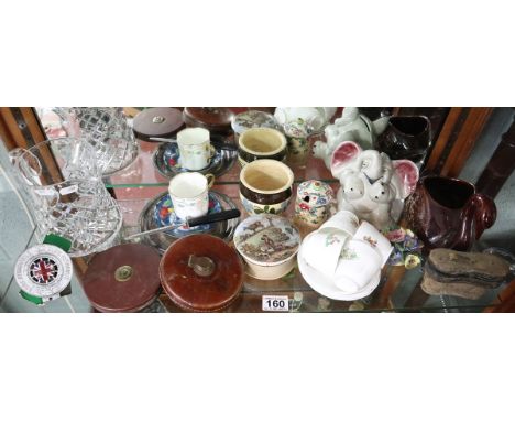 Collectables to include royal automobile club associate badge 