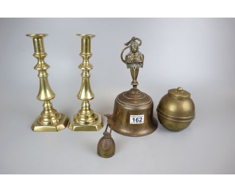 Collection of brass to include an engraved bell and a Lipton souvenir tea caddy 